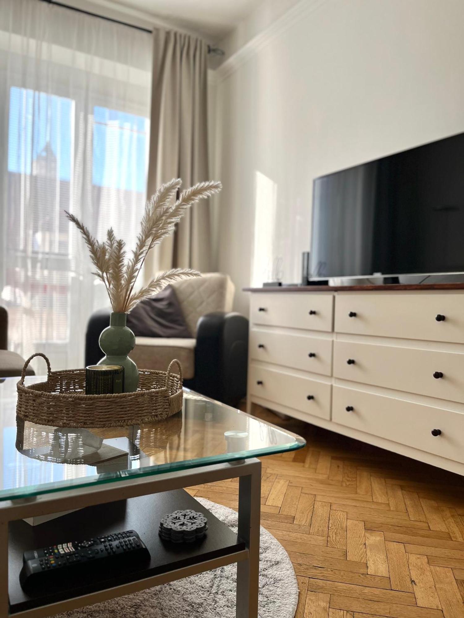 Audrey Hepburn Apartment Old Town Air Conditioned Bratislava Exterior foto